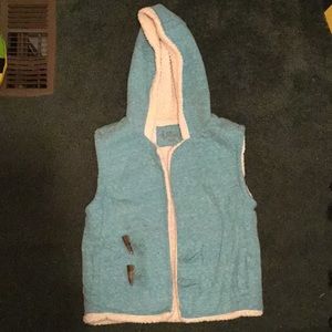 Mudd super fluffy vest with hood